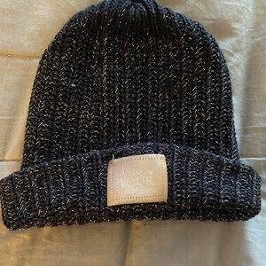Love Your Melon beanie black and pink🍍H6